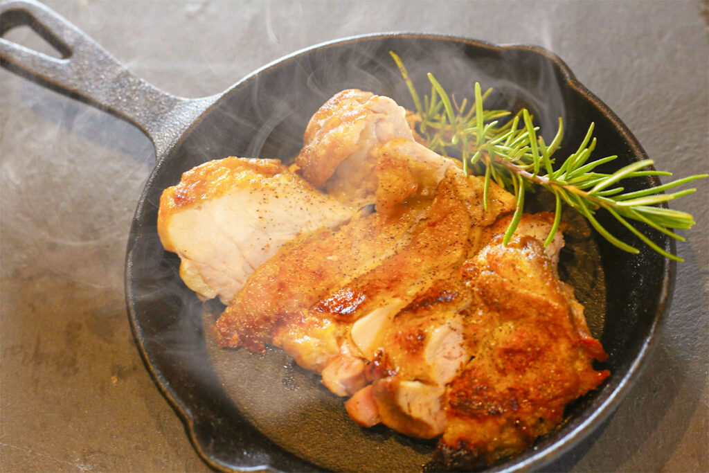 カフェのような心地よさと、 アツアツの手作り料理を楽しむ。